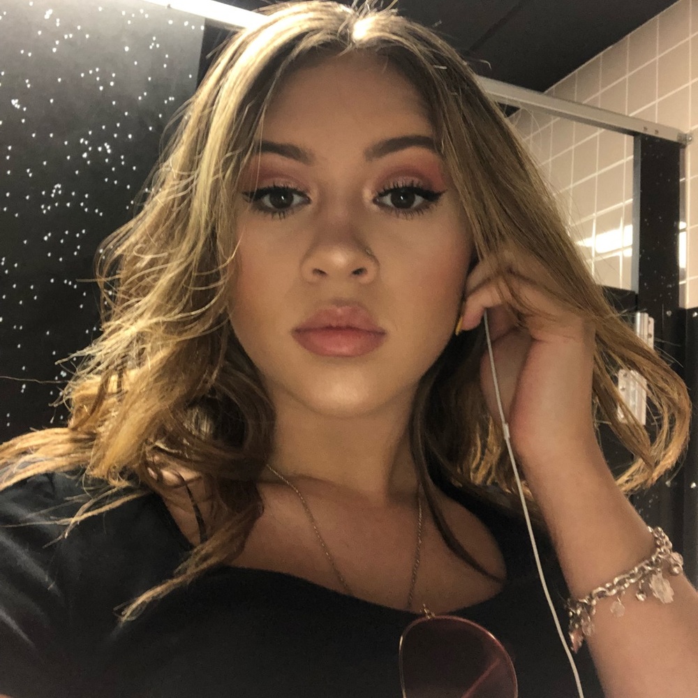 Meet your Posher, Elizabeth